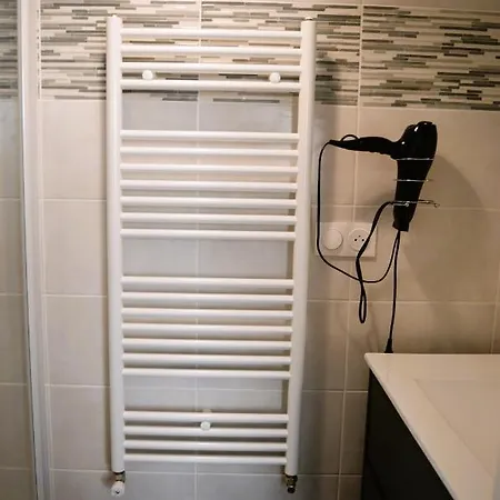 La Veille, Maison Neuve Avec Jardin Casa de Férias *