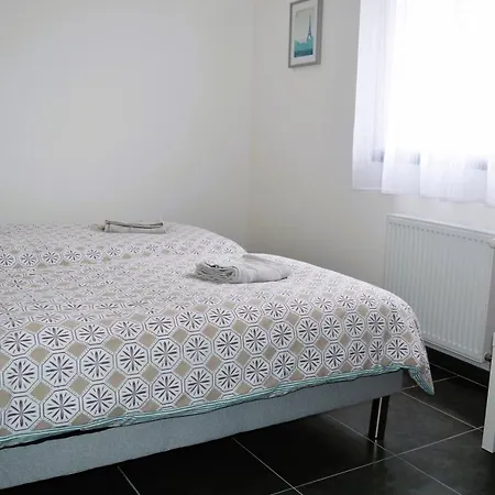 La Veille, Maison Neuve Avec Jardin