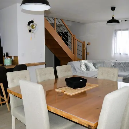 Casa de Férias La Veille, Maison Neuve Avec Jardin