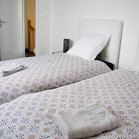 La Veille, Maison Neuve Avec Jardin *