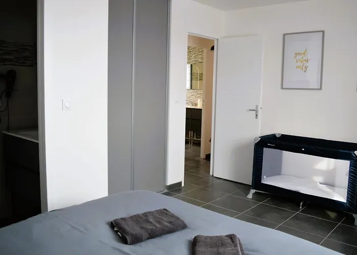 La Veille, Maison Neuve Avec Jardin