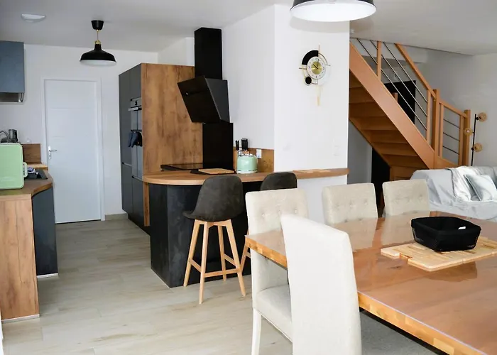 La Veille, Maison Neuve Avec Jardin