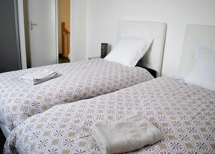 La Veille, Maison Neuve Avec Jardin *