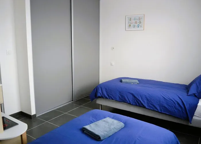 La Veille, Maison Neuve Avec Jardin Holiday home *